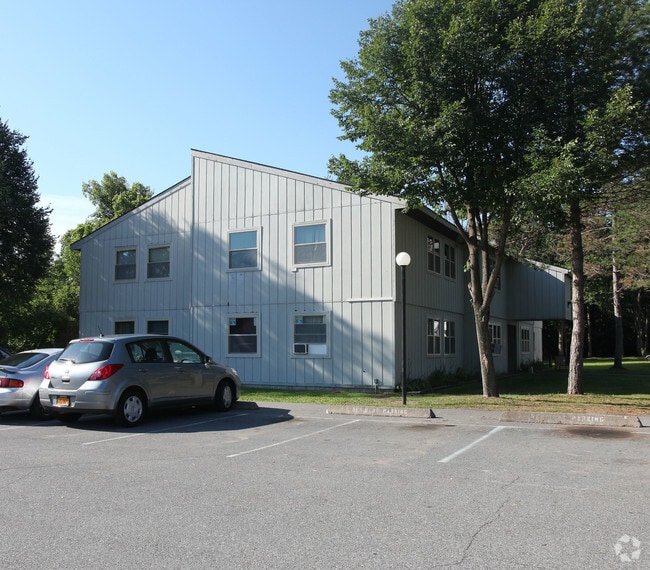 Building Photo - Riverwood II
