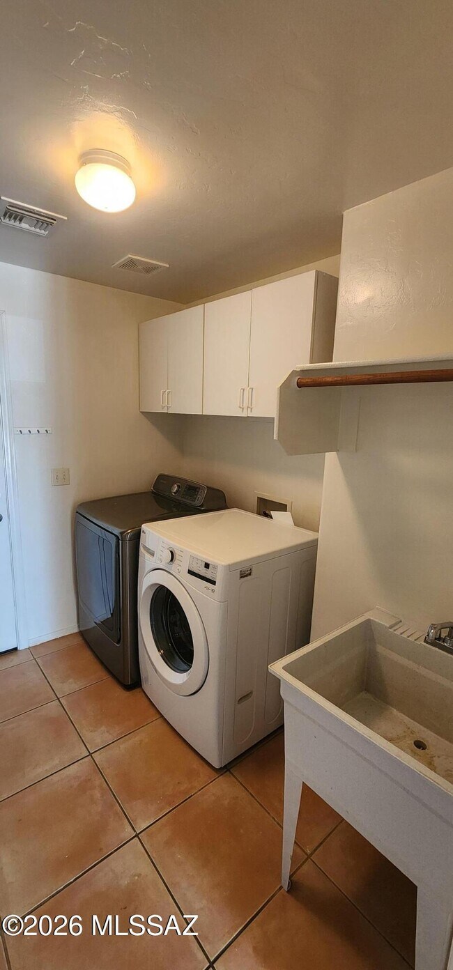 Foto del edificio - 5453 N Little River Ln