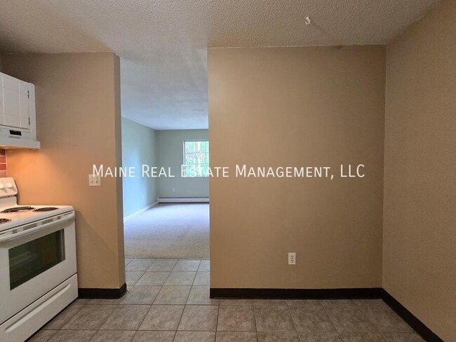 Building Photo - 10 Tall Pines Dr