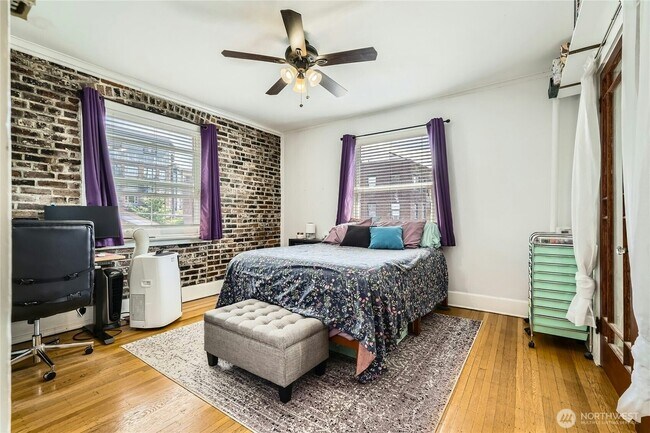Foto del edificio - 214 Summit Ave E