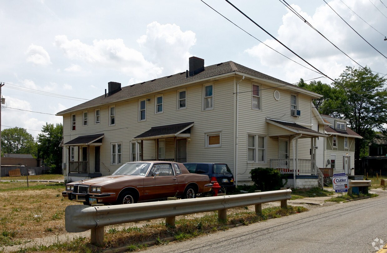 1448 NE Harrisburg Rd NE, Canton, OH 44705 Apartments in Canton, OH