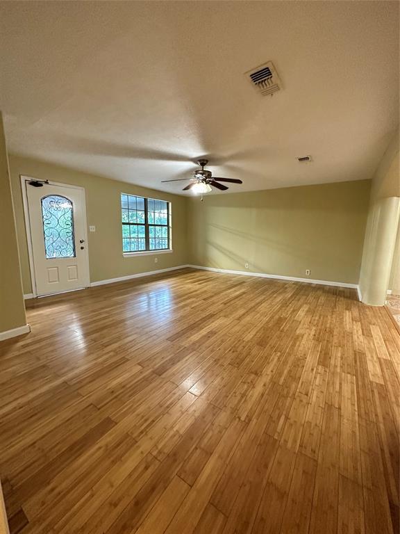 Foto del edificio - 3418 W Cedar Bayou Lynchburg Rd