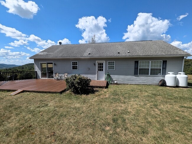 Foto del edificio - 7778 Whitehead Hill Rd