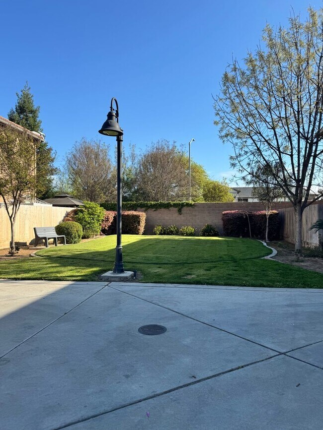 Building Photo - 4450 W Artemisa Dr