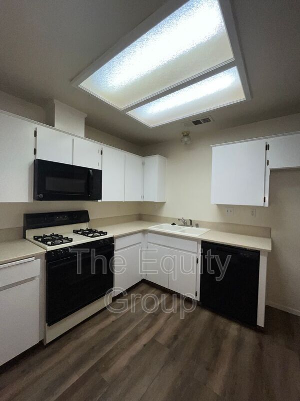 Building Photo - 2614 Bright St