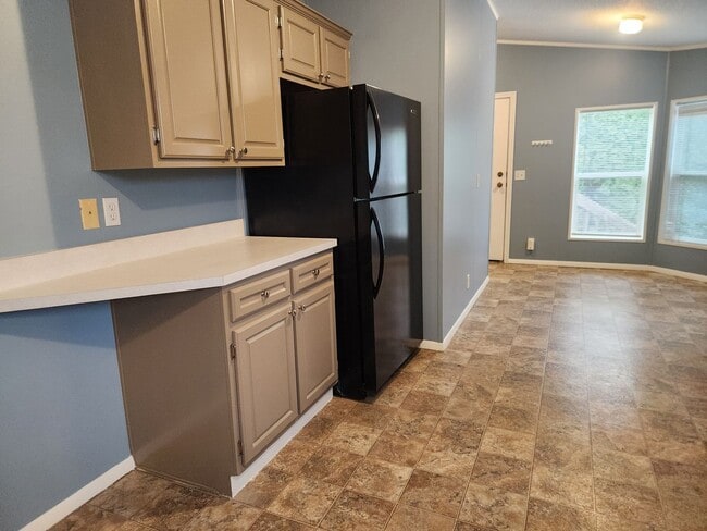 Building Photo - 1625 Main St