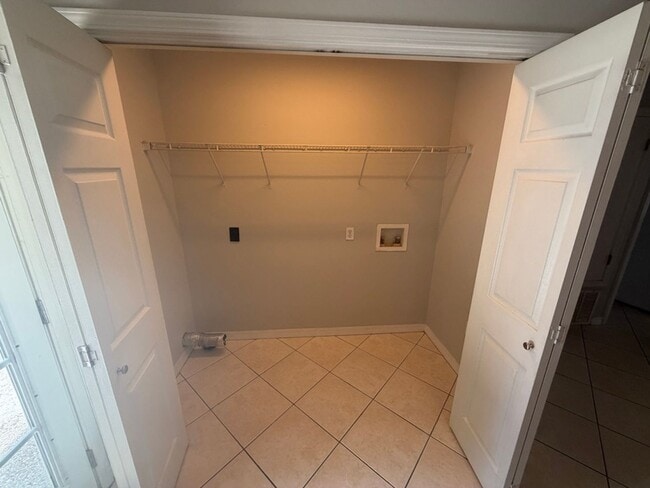 Building Photo - Duplex in the Heart of Niceville