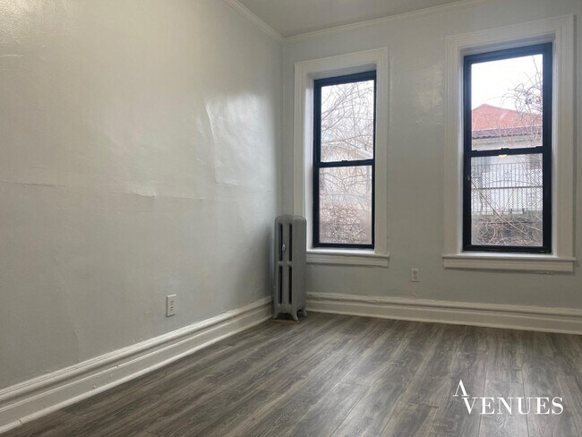 Building Photo - 907 47th St