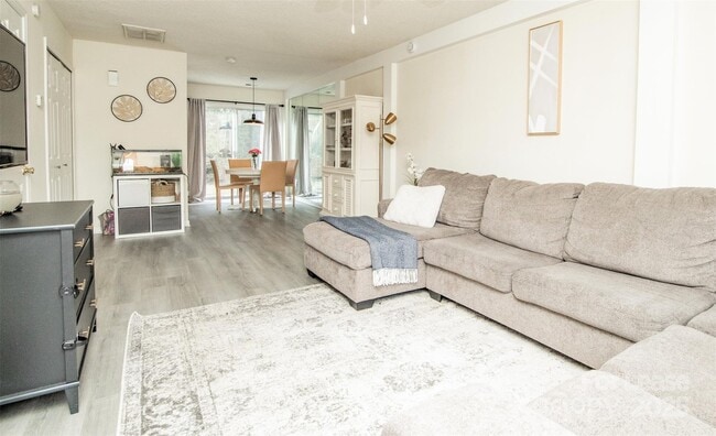 Building Photo - 12942 Mosby Ln