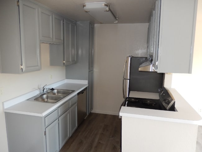 Building Photo - 4467 Valeta St