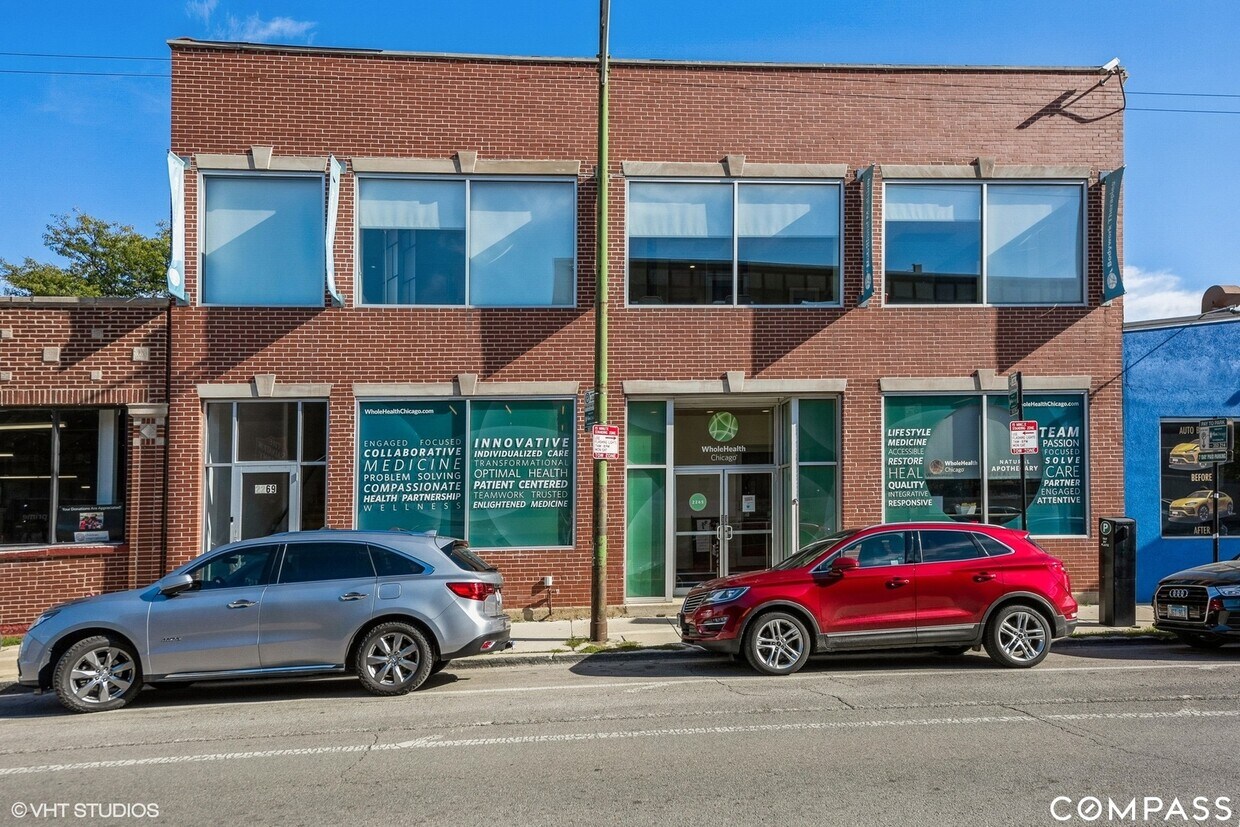 Primary Photo - 2265 N Clybourn Ave