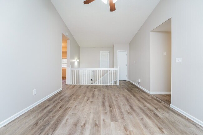Foto del edificio - 3320 Revere Cir