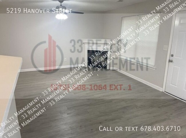 Building Photo - Spacious 2 Level 3Bd/2.5Ba with 2 car gara...