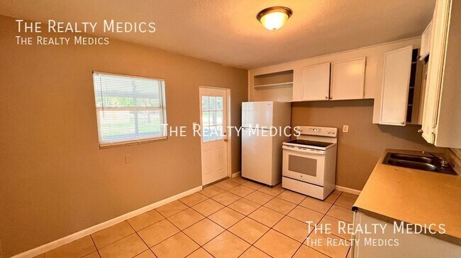 Foto del edificio - BEAUTIFUL  2 BD/1BA Home in Winter Haven!