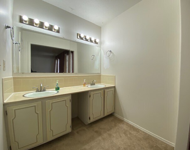 Building Photo - Washington Township Condo Rent Ready!