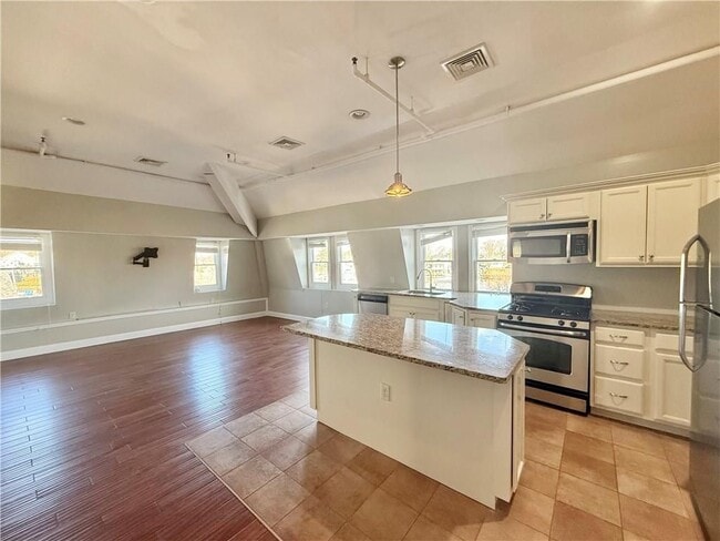 Building Photo - 23 Peck Ln