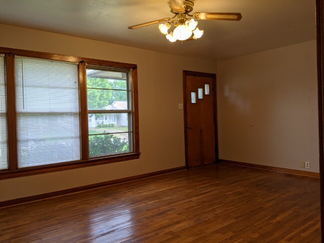 Building Photo - 1307 Belmont St