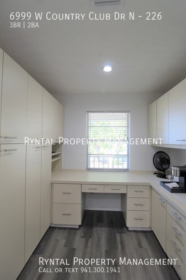 Building Photo - 6999 W Country Club Dr N