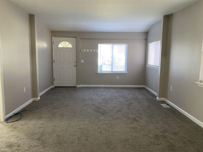 Foto del edificio - 3 br, 2 bath House - 8268 Hudson Ave