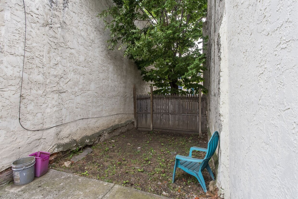 Primary Photo - 3 br, 2 bath House - 1902 N DARIEN ST