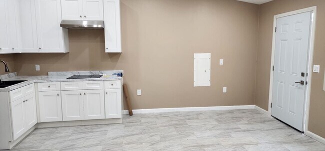 Foto del edificio - 1087 Monserate Ave