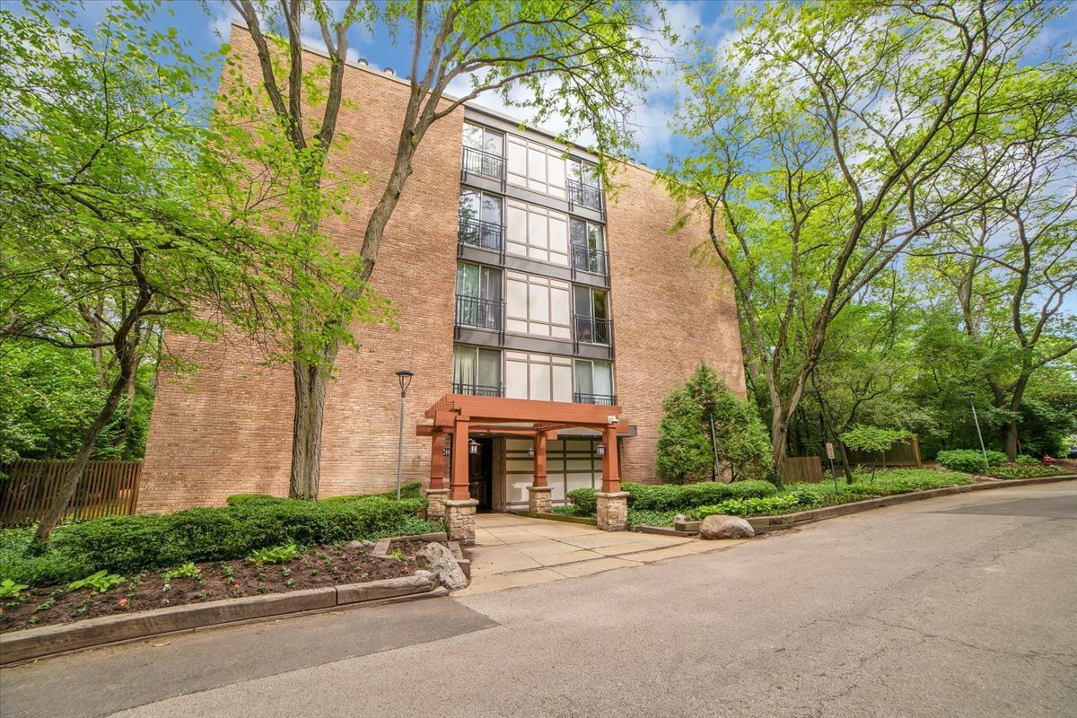 5800 Oakwood Dr Unit 1J, Lisle, IL 60532 Condo for Rent in Lisle, IL