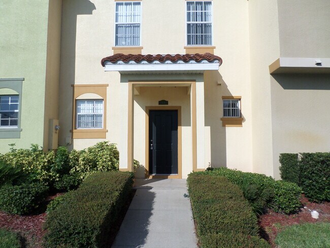 Foto del edificio - 458 Monroe Cir