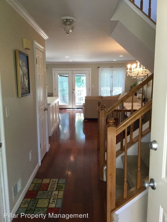 Building Photo - 3 br, 2.5 bath House - 126 Louisville Avenue