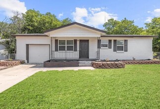 Building Photo - 702 Hill St