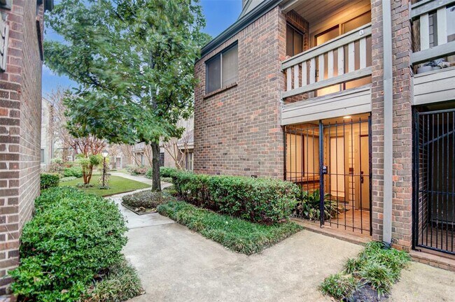 Building Photo - 1114 Augusta Dr