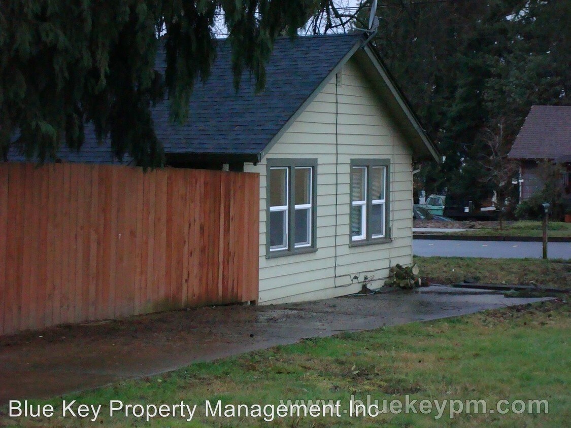 Building Photo - 2505 Lincoln Ave