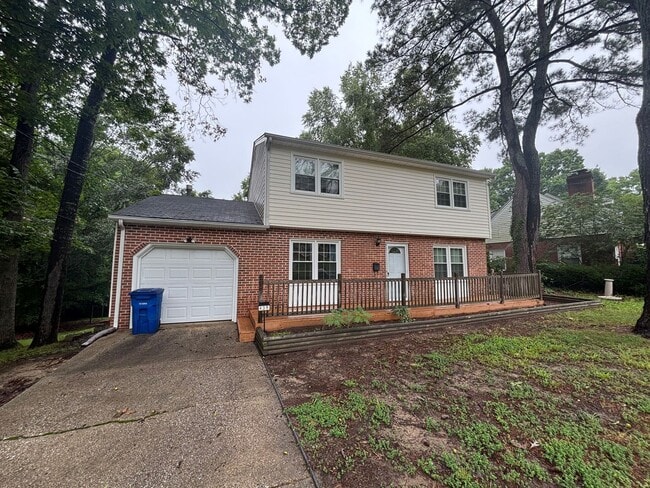 Building Photo - Charming 4 Bedroom 1.5 Bathroom Colonial S...