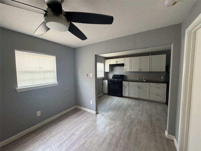 Building Photo - 7018 Avenue F