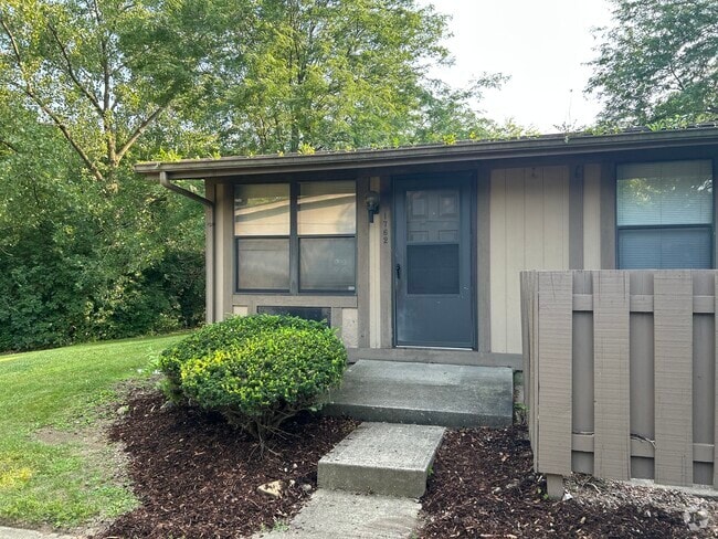 Building Photo - 1735 Sunapple Way