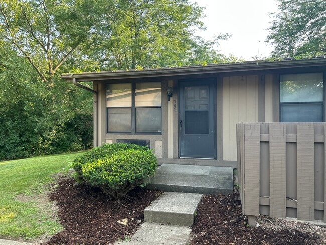 Building Photo - 1735 Sunapple Way