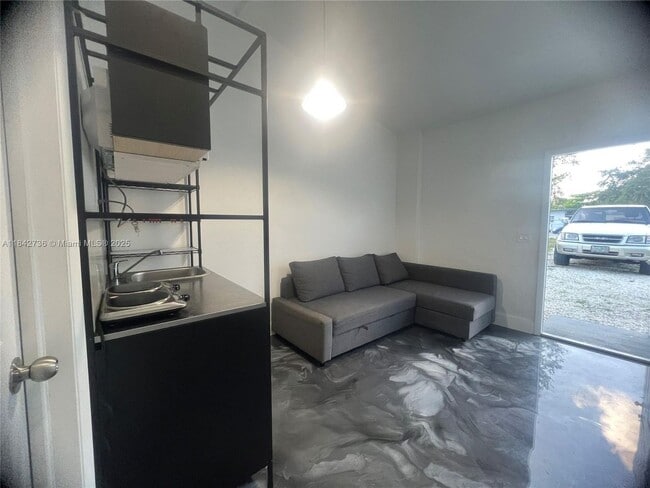 Foto del edificio - 1824 NW 49th St