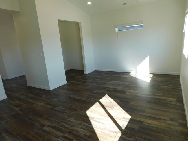 Foto del edificio - Within Walking Distance to Community Hospital