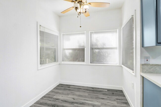 Foto del edificio - 9288 Archibald Ave