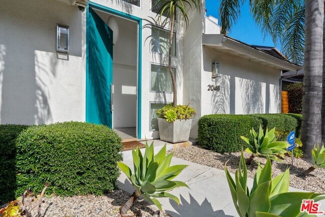 Building Photo - 2048 Hercules Dr