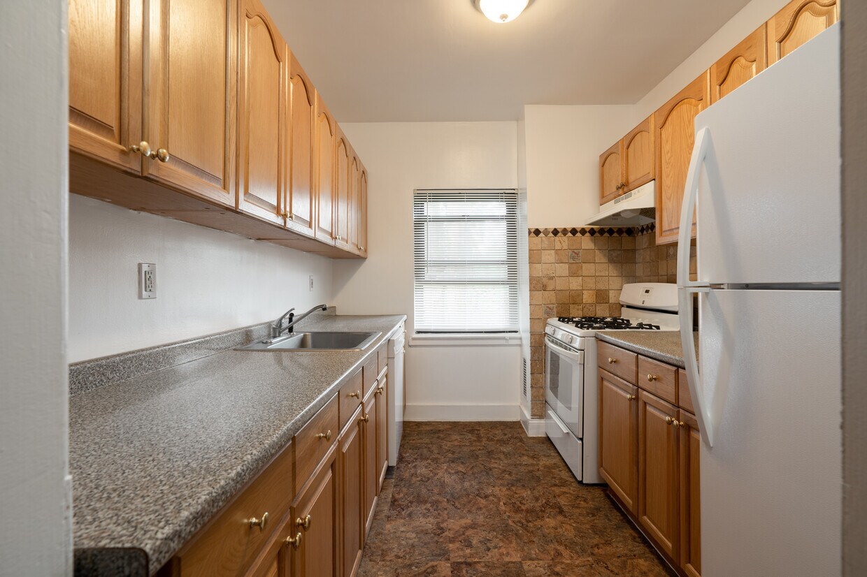 90 Tracey Pl, Englewood, NJ 07631 Apartments in Englewood, NJ