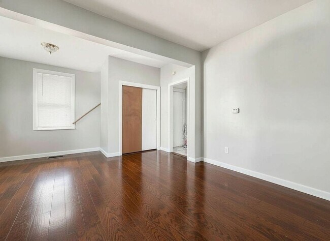 Foto del edificio - 227 E Northwood Ave