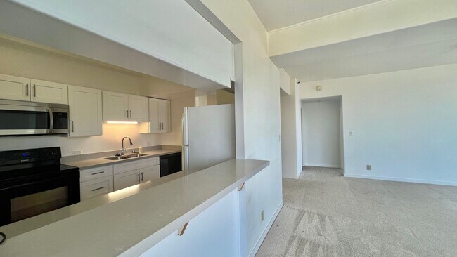 Foto del edificio - 6363 Christie Ave