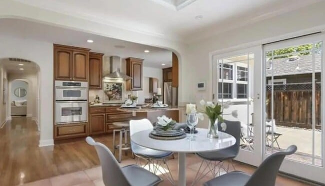 Foto del edificio - 1248 Roycott Way