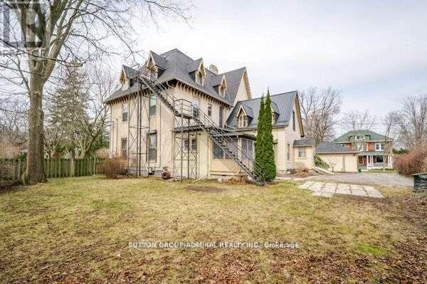 Building Photo - 364 George St