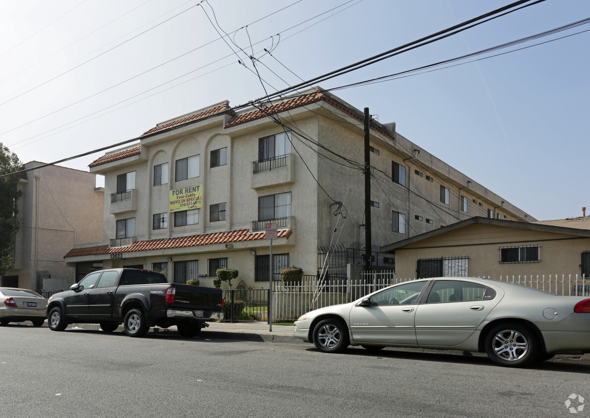 Foto del edificio - 13623 Doty Ave