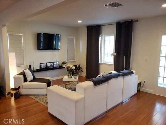 Building Photo - 4458 Larchwood Pl