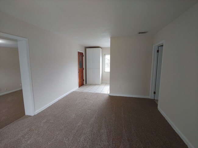Foto del edificio - Cute 3BR/1BA cottage with central heat & a...