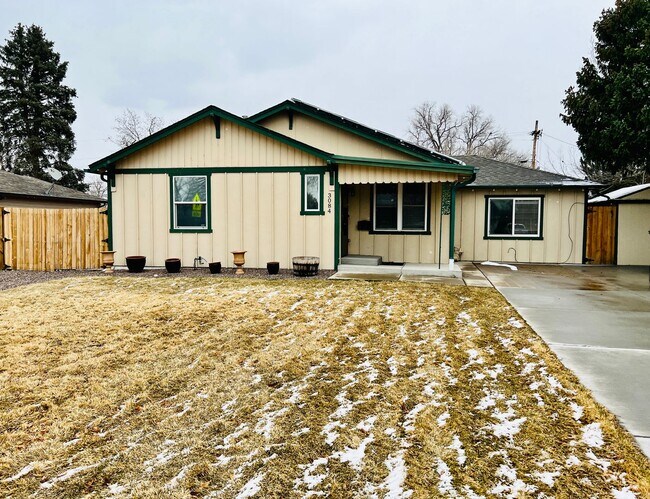 Building Photo - UNIVERSITY HILLS, CHARMING RANCH HOME, UPDATES THROUGHOUT, 3 BED, LARGE YARD, DECK AND PERGOLA .