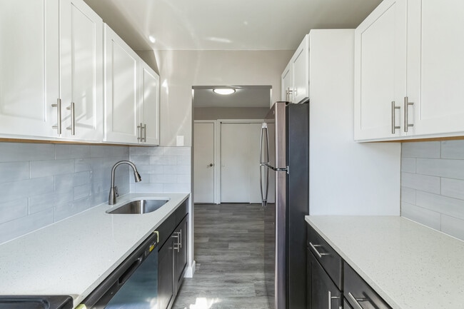 Building Photo - Parkside Apartments