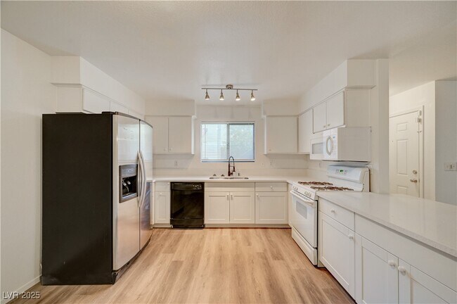 Foto del edificio - 6749 W Charleston Blvd